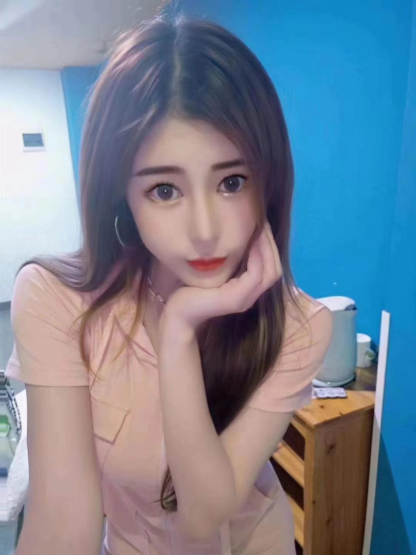 鼓楼玩的很high的女神